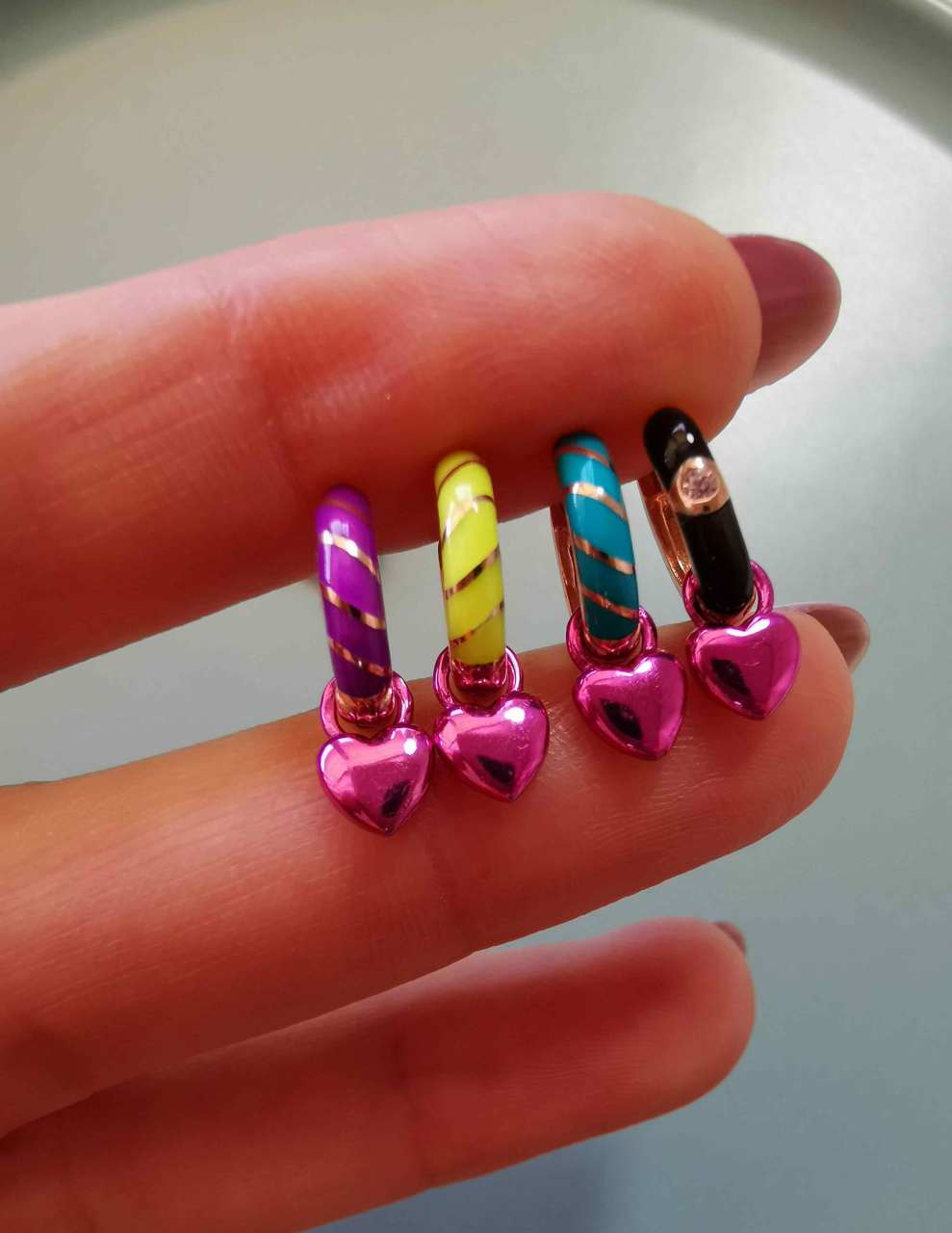 Kalp Sallantılı Mineli Bonbon Küpe TEK