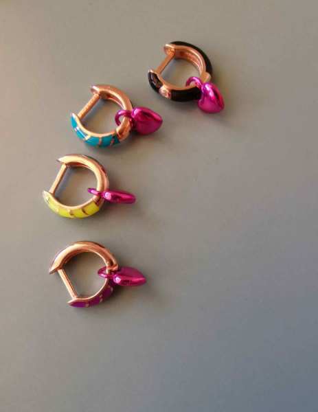 Kalp Sallantılı Mineli Bonbon Küpe TEK