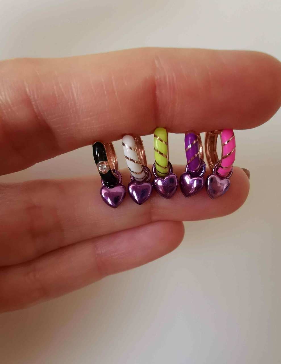 Kalp Sallantılı Mineli Bonbon Küpe TEK