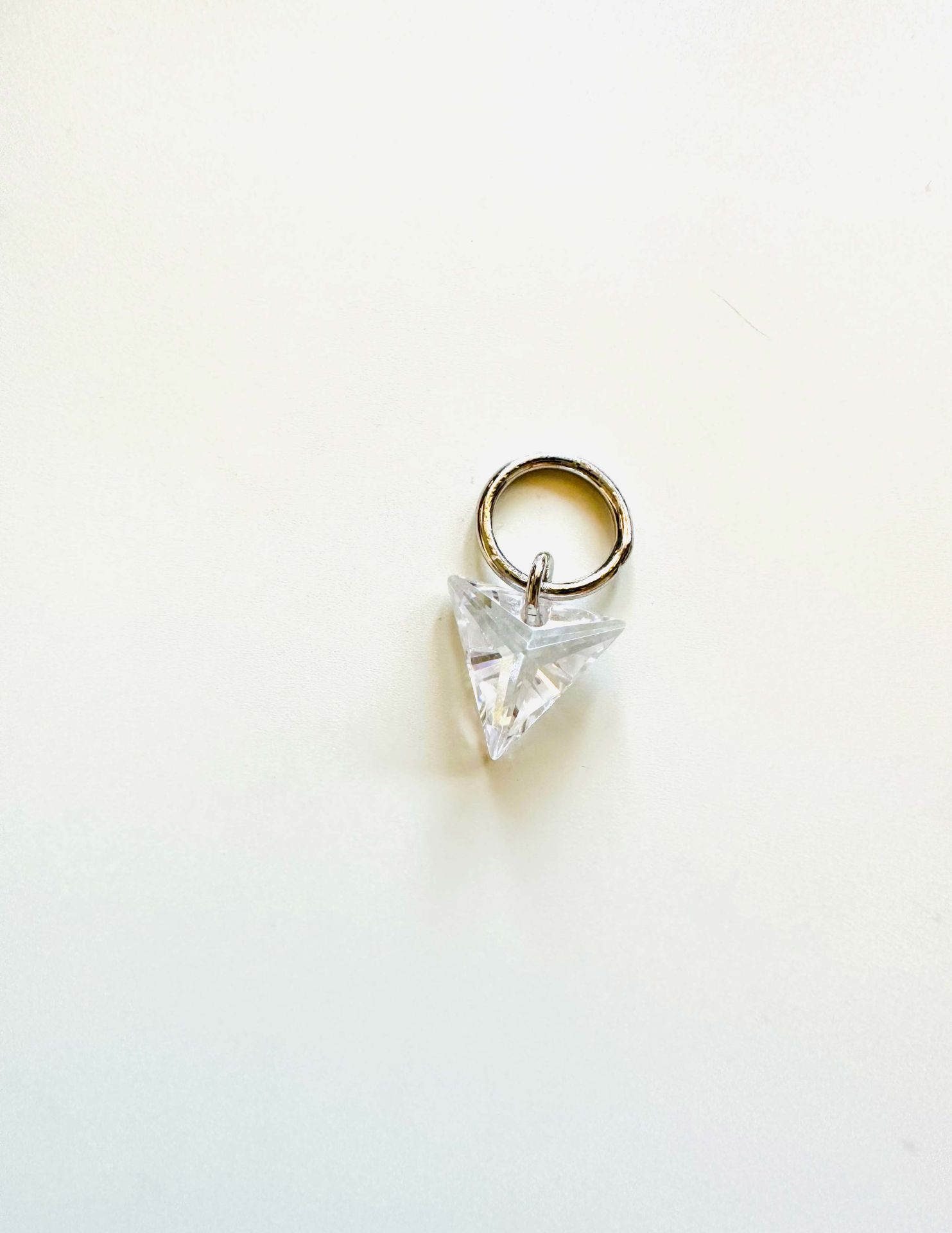 Kristal Beyaz Üçgen Küpe Charm