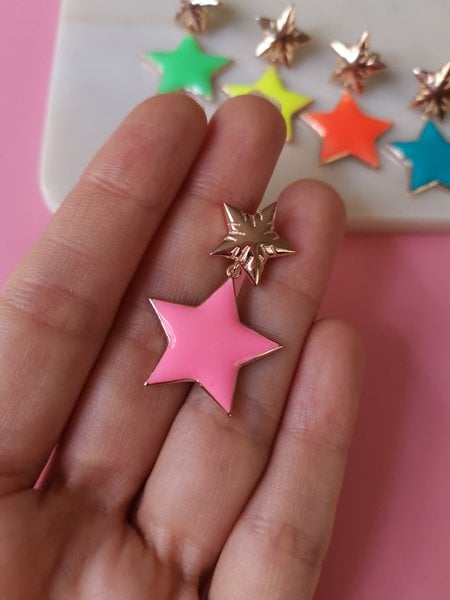 Neon Pembe Mineli Yıldız Küpe TEK