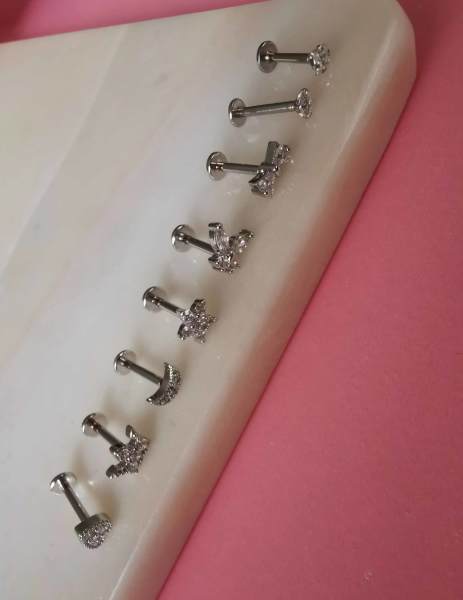 Cerrahi Çelik Arkası Düz Kıkırdak ve Tragus Piercingleri