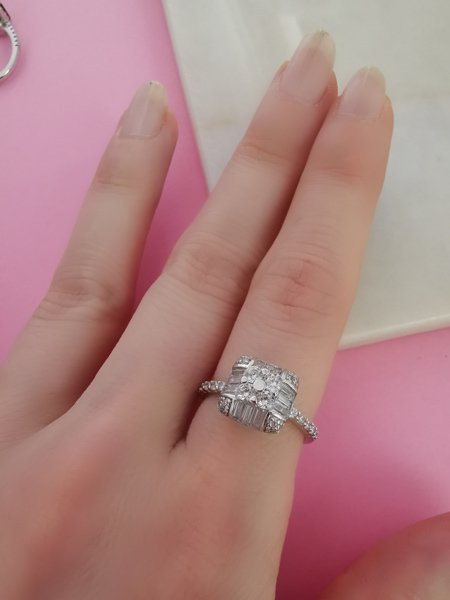 Kare Baget Taşlı Çıkık Yüzük