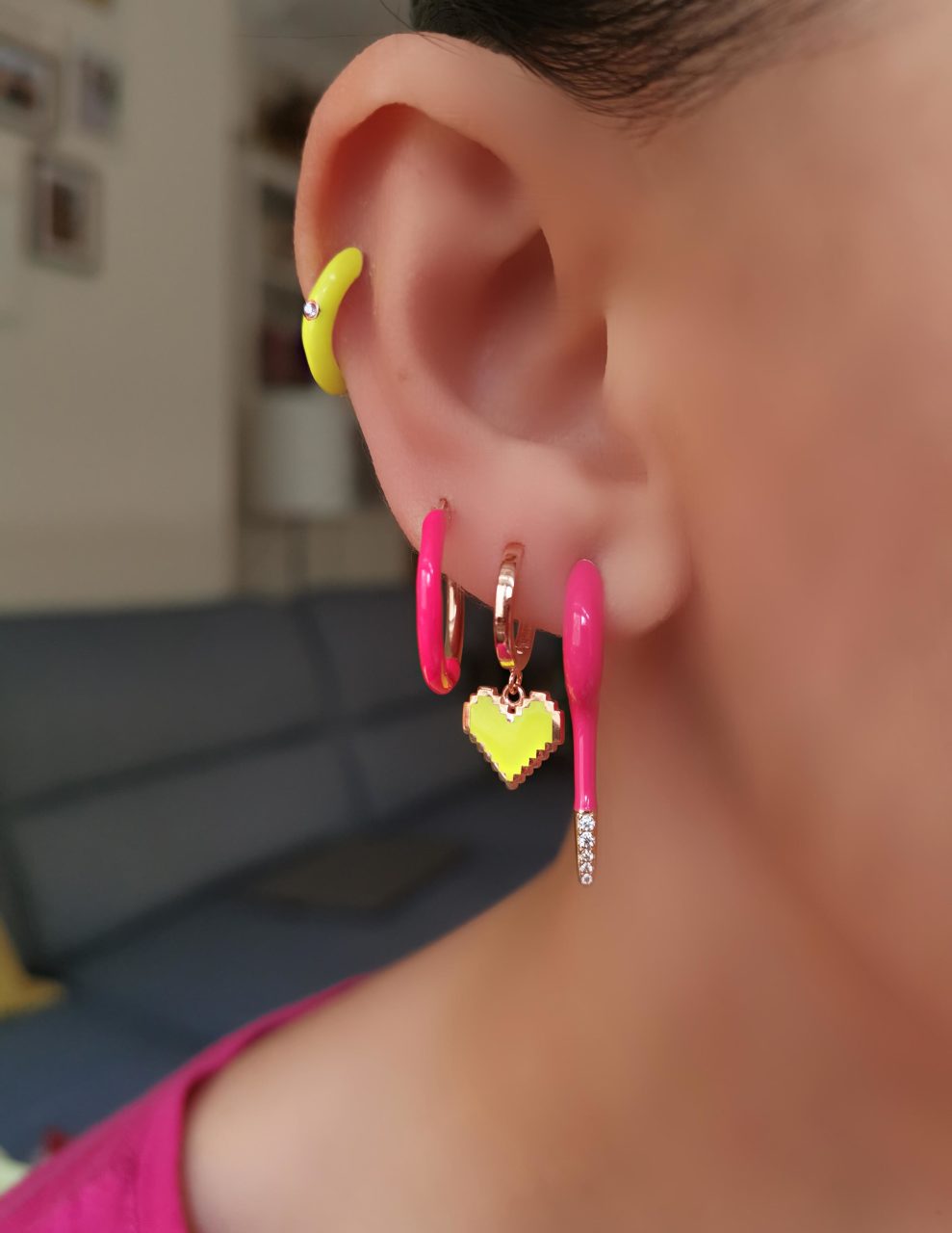 Neon Pembe Mineli Uzun Kurşun Küpe-İthal TEK