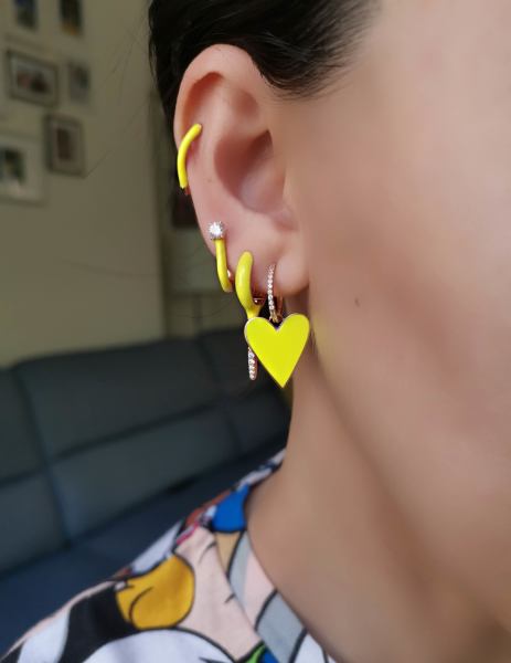 Neon Sarı Mineli Küçük V Küpe-İthal TEK
