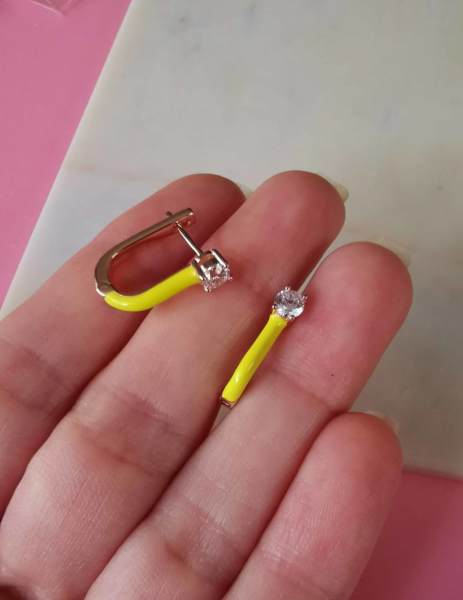 Neon Sarı Mineli Tektaş U Küpe-İthal TEK