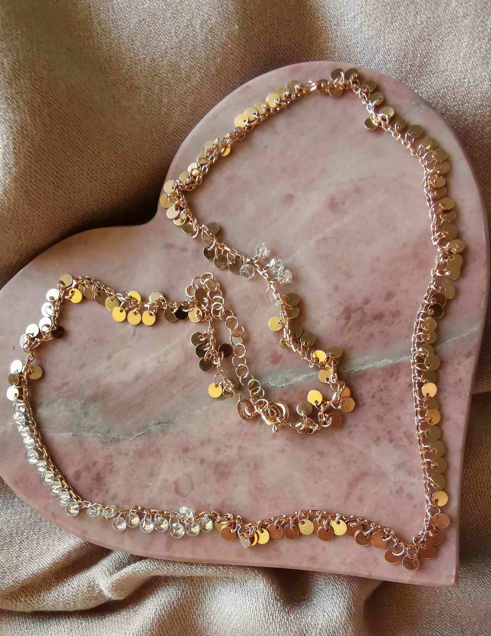 Pullu Taşlı Sallantılı Kolye