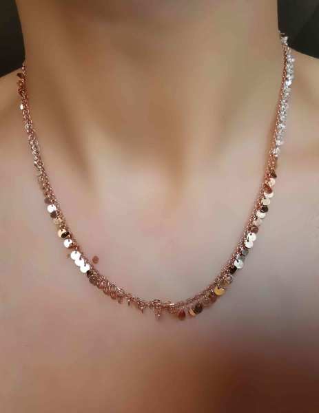 Pullu Taşlı Sallantılı Kolye