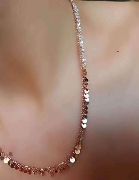 Pullu Taşlı Sallantılı Kolye