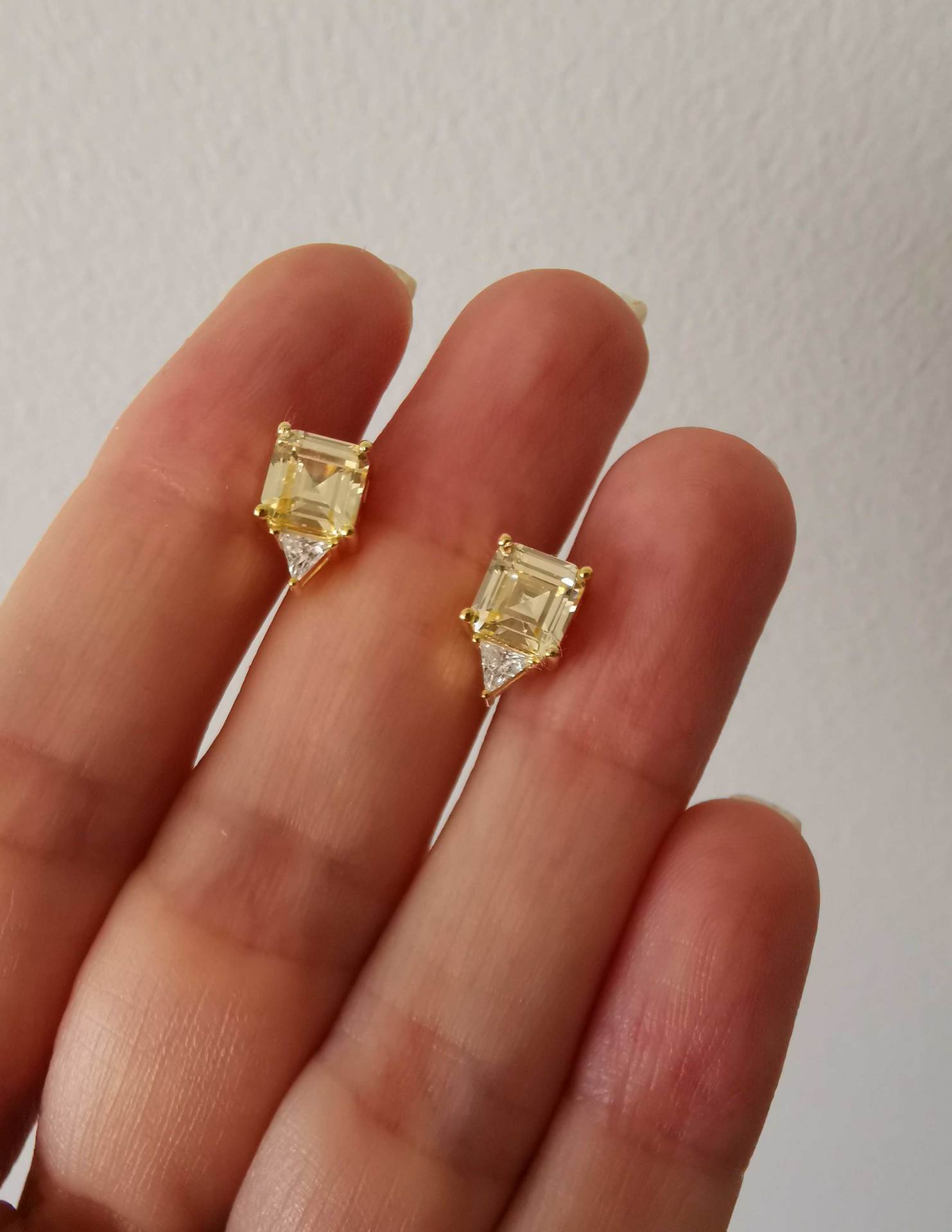 Sarı Baget Taşlı İthal Küpe-ÇİFT (Victoria Serisi)