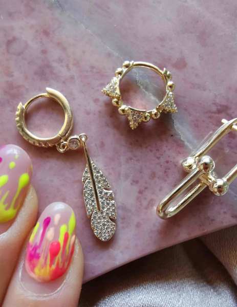 Taşlı Tüy Küpe -İthal TEK